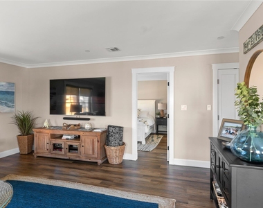 181 Wilmot Road - Photo Thumbnail 7