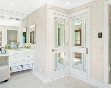 68 W Water Street - Photo Thumbnail 15