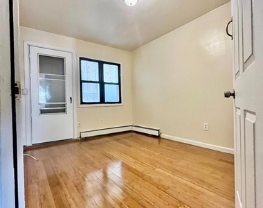 314 E 35th Street - Photo Thumbnail 4
