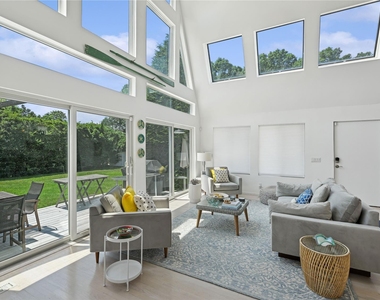 2 William Way - Photo Thumbnail 5