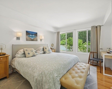 2 William Way - Photo Thumbnail 14