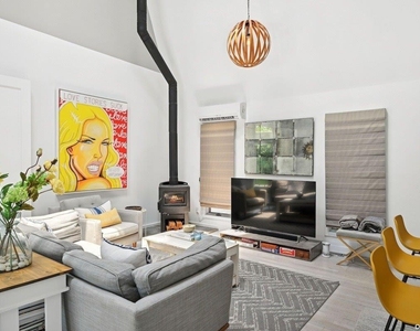 2 William Way - Photo Thumbnail 9