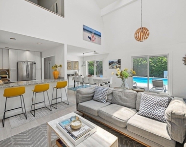 2 William Way - Photo Thumbnail 10