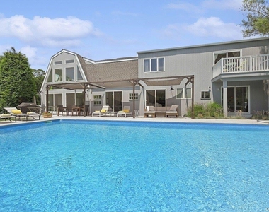 2 William Way - Photo Thumbnail 1