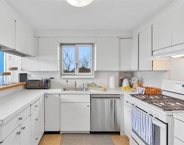 298 Dune Road - Photo Thumbnail 23