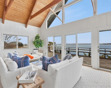 298 Dune Road - Photo Thumbnail 15