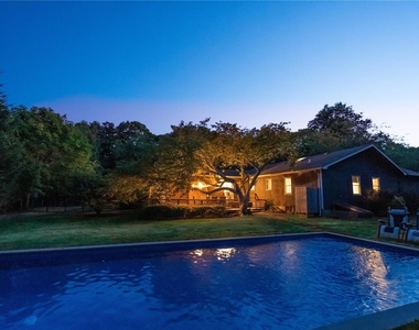 300 Marion Place - Photo Thumbnail 15