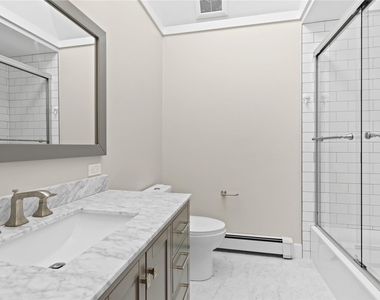 300 Marion Place - Photo Thumbnail 10