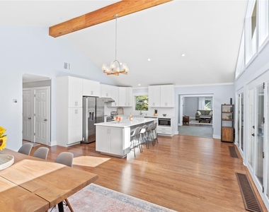 300 Marion Place - Photo Thumbnail 3