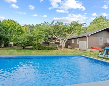 300 Marion Place - Photo Thumbnail 14