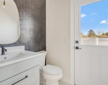 950 Tasker Lane - Photo Thumbnail 7