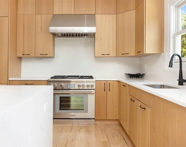 950 Tasker Lane - Photo Thumbnail 5