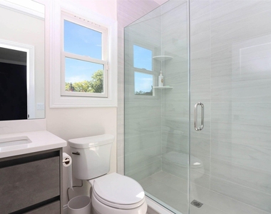 950 Tasker Lane - Photo Thumbnail 12
