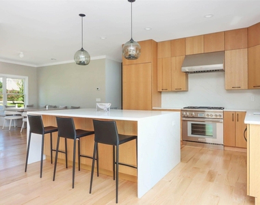 950 Tasker Lane - Photo Thumbnail 3