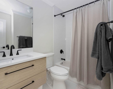 950 Tasker Lane - Photo Thumbnail 18