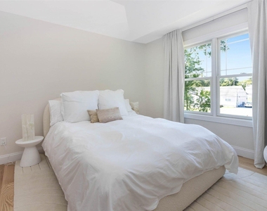 950 Tasker Lane - Photo Thumbnail 20