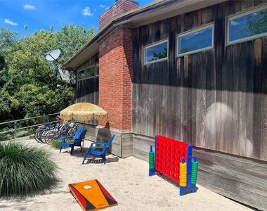 101 Bungalow Walk - Photo Thumbnail 12