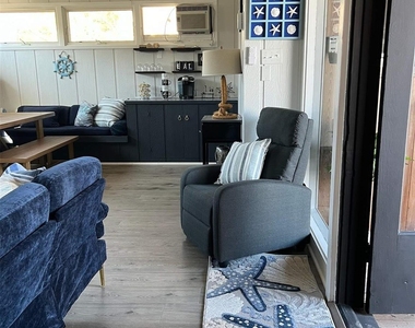 101 Bungalow Walk - Photo Thumbnail 4