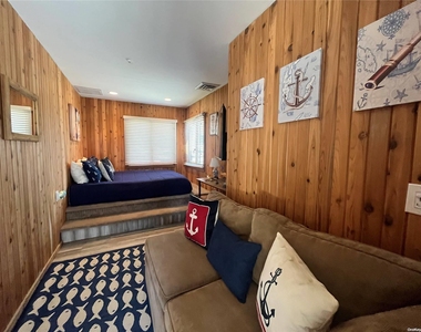 332 Dehnoff Walk - Photo Thumbnail 17
