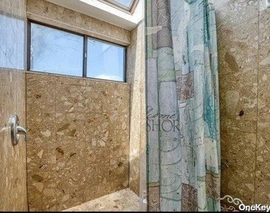 332 Dehnoff Walk - Photo Thumbnail 10