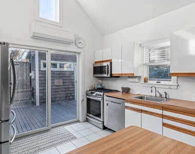 38 Homesite Avenue - Photo Thumbnail 7