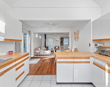 38 Homesite Avenue - Photo Thumbnail 8