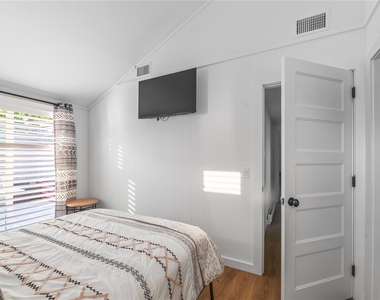 311 Wilmot Road - Photo Thumbnail 3