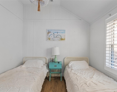 311 Wilmot Road - Photo Thumbnail 10