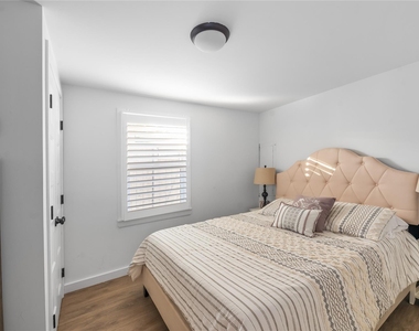311 Wilmot Road - Photo Thumbnail 5