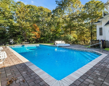 10 Bay Woods Drive - Photo Thumbnail 16