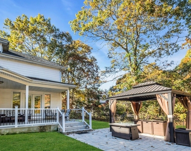 10 Bay Woods Drive - Photo Thumbnail 21