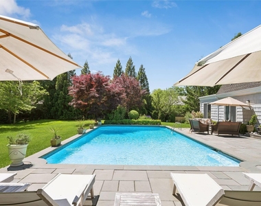 686 Hill Street - Photo Thumbnail 14
