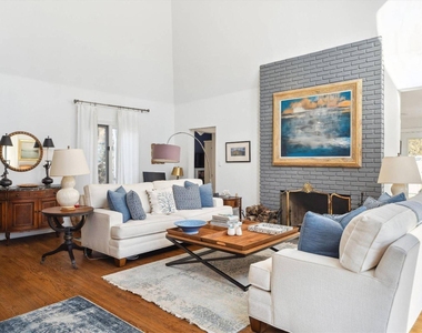 686 Hill Street - Photo Thumbnail 3