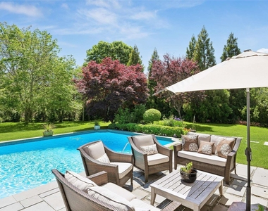686 Hill Street - Photo Thumbnail 15