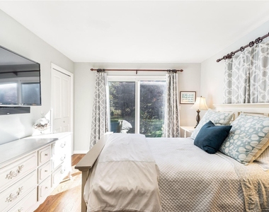 686 Hill Street - Photo Thumbnail 10