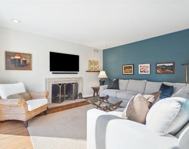 686 Hill Street - Photo Thumbnail 6