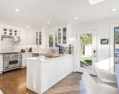 686 Hill Street - Photo Thumbnail 5