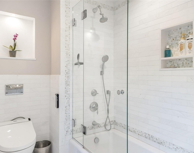 686 Hill Street - Photo Thumbnail 9