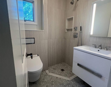 686 Hill Street - Photo Thumbnail 11