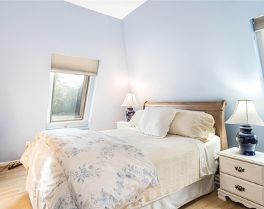 686 Hill Street - Photo Thumbnail 12