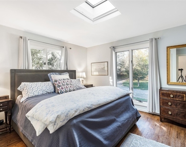 686 Hill Street - Photo Thumbnail 8