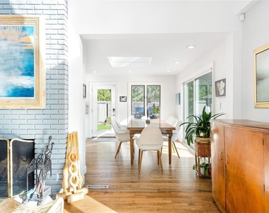 686 Hill Street - Photo Thumbnail 4