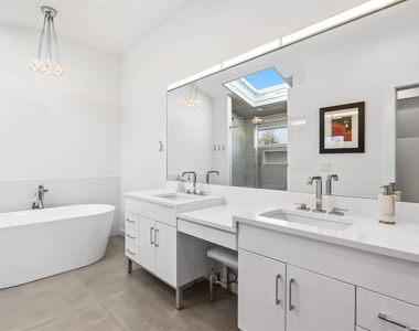 43 Robin Drive - Photo Thumbnail 12
