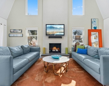 43 Robin Drive - Photo Thumbnail 4
