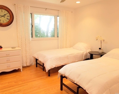 11 Beach Road - Photo Thumbnail 23