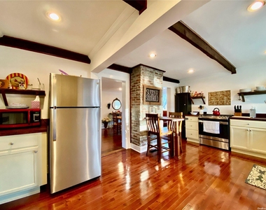 1975 Youngs Avenue - Photo Thumbnail 3