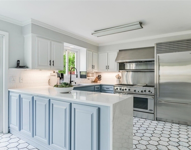 355 Windjammer Drive - Photo Thumbnail 4