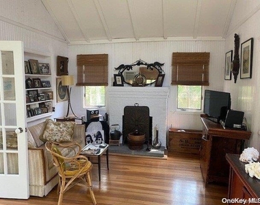 970 Surfview Walk - Photo Thumbnail 3