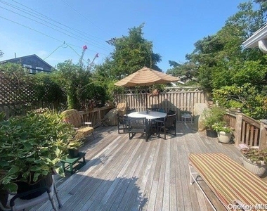 970 Surfview Walk - Photo Thumbnail 15