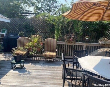 970 Surfview Walk - Photo Thumbnail 14
